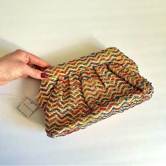 🩷NWT SHIRALEAH CHICAGO COLORFUL TROPICAL WOVEN CLUTCH PURSE TRENDING CLASP VACA - Picture 2 of 9